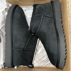 UGG ultra mini boots size 7 Women’s
